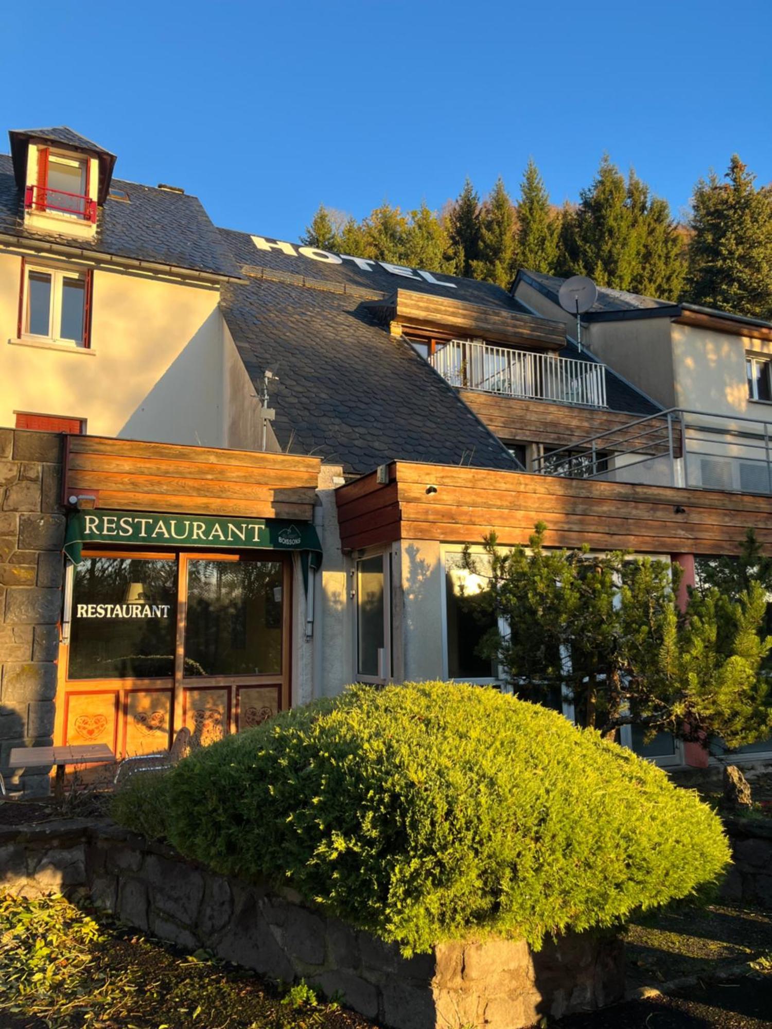 Hotel Restaurant Le Clos Besse-et-Saint-Anastaise Kültér fotó