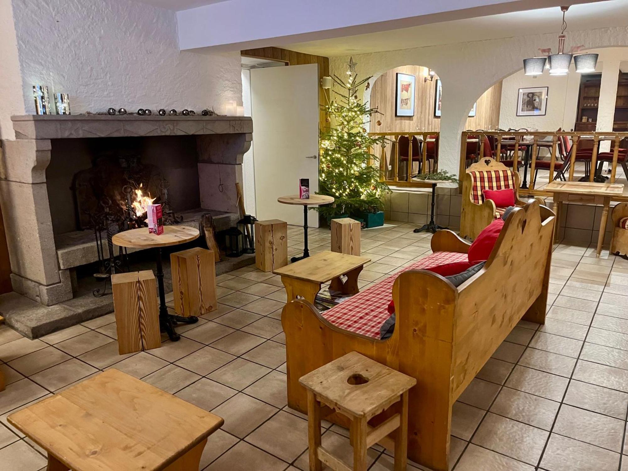 Hotel Restaurant Le Clos Besse-et-Saint-Anastaise Kültér fotó