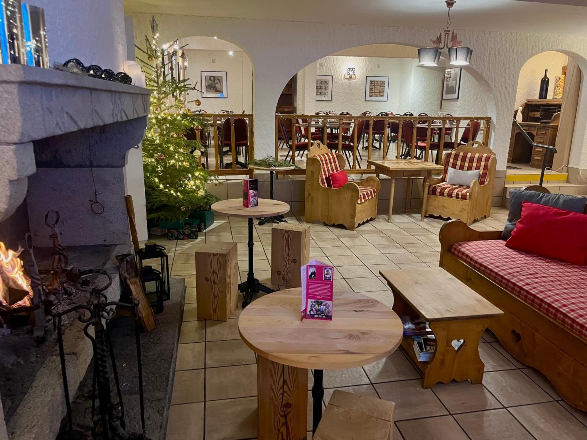 Hotel Restaurant Le Clos Besse-et-Saint-Anastaise Kültér fotó