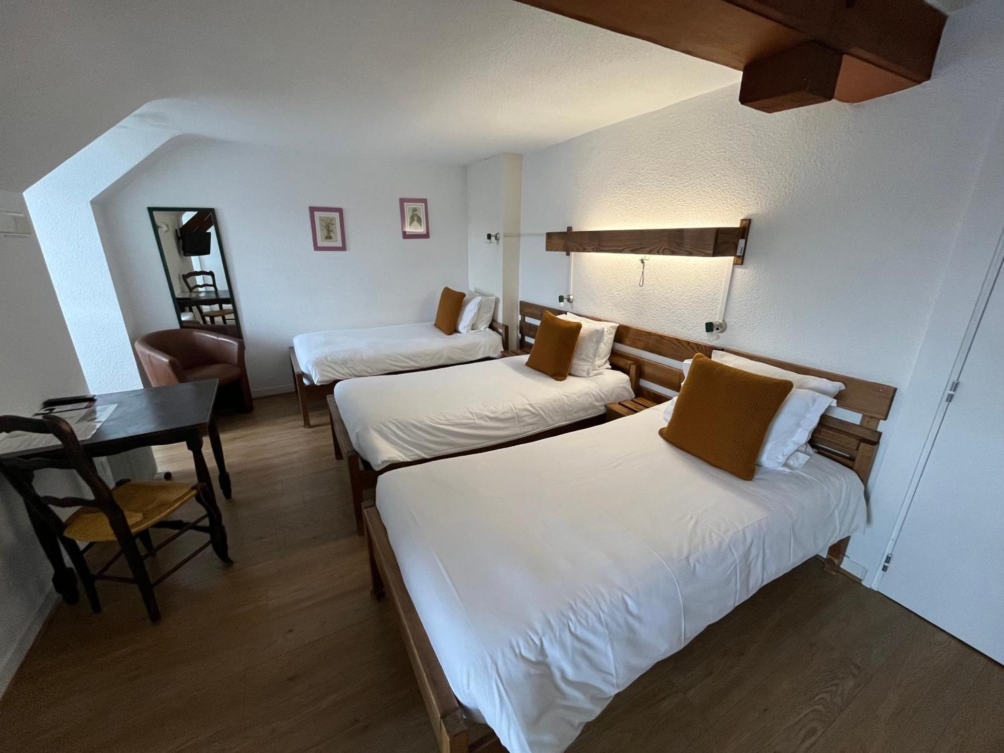Hotel Restaurant Le Clos Besse-et-Saint-Anastaise Kültér fotó